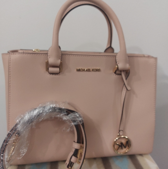 Michael Kors purse color: ballet pink - Picture 1 of 13
